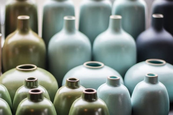Qu'est-ce que la céramique artistique et comment la différencier de la poterie ?
